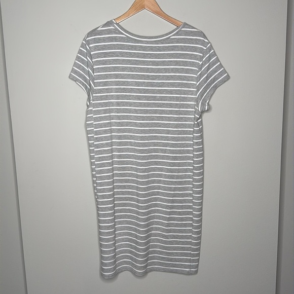 Melrose and Market Short Sleeve Striped Tee Shirt Dress Gray & White Size Large - Picture 3 of 5